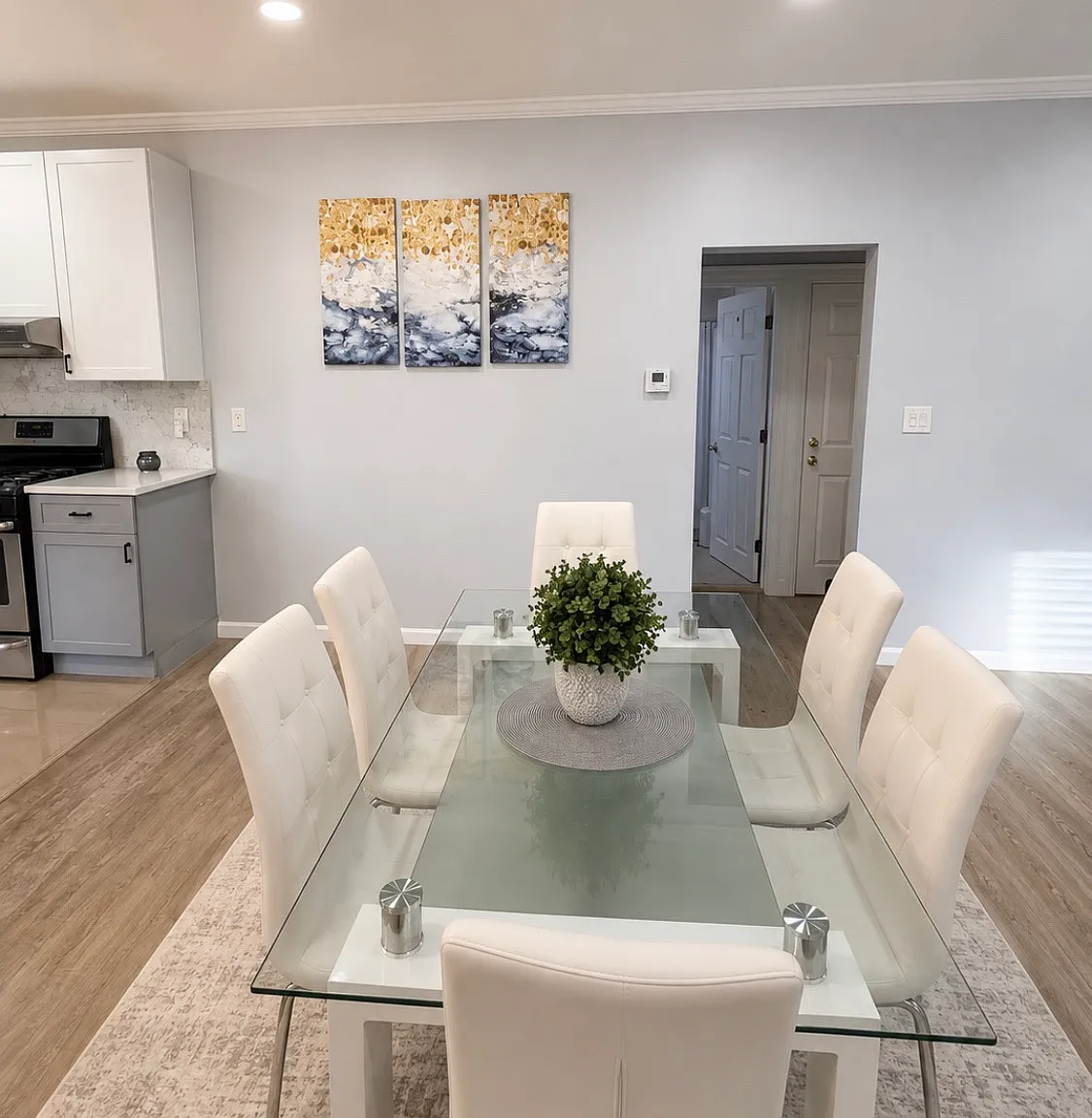 2 bed, 1250 sqft, $4,200 — Photo 3