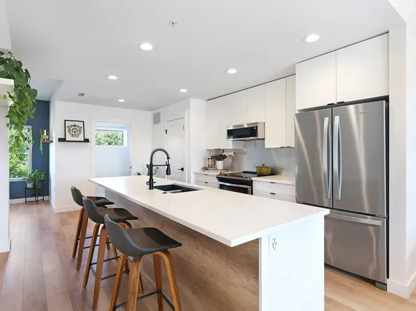 3016 Alder St S #2, Campbell River, BC V9W 5Y1