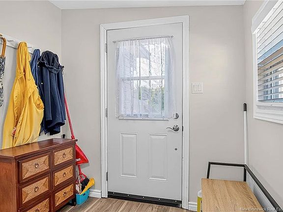 5th image of 30 Violet St