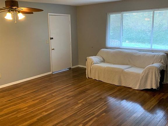 2nd image of 878 Glasgow Dr