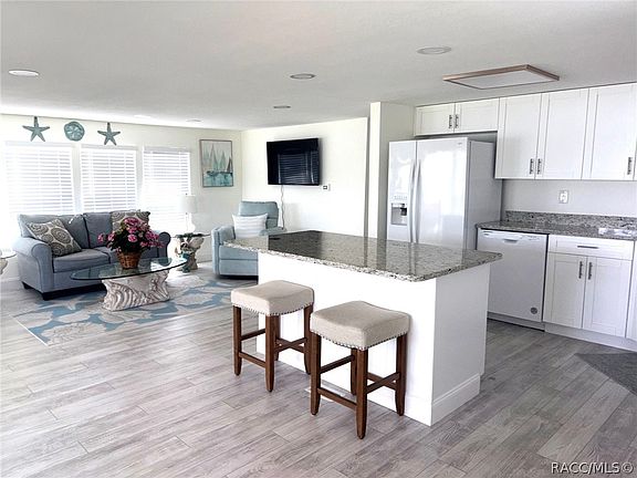 4th image of 4014 E Lake Park Dr