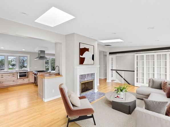 143 Jeffreys Neck Rd, Ipswich, MA 01938