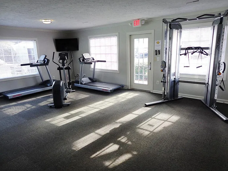 Ridgewood Club Apartments — Photo 15