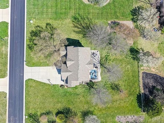 3rd image of 11111 Winchester Dr