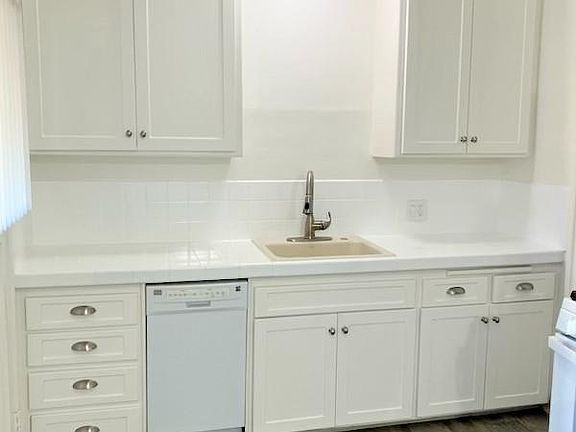 3rd image of 970 Alice Ln #4