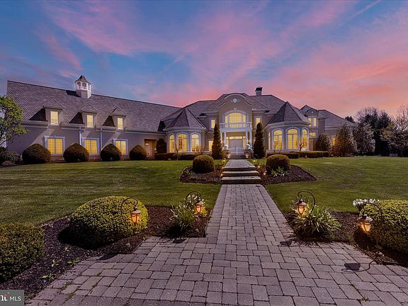 3rd image of 1000 Bluestone Dr