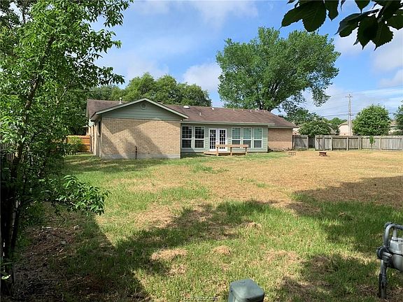 5th image of 1801 Southwood Dr