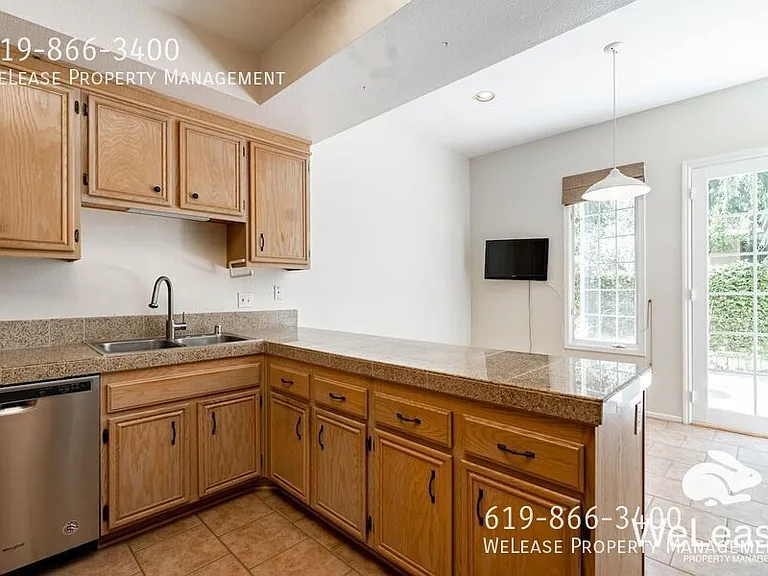 2938 Luciernaga St #B — Photo 6