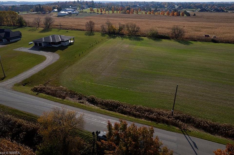 2nd image of 5 13th Concession Rd