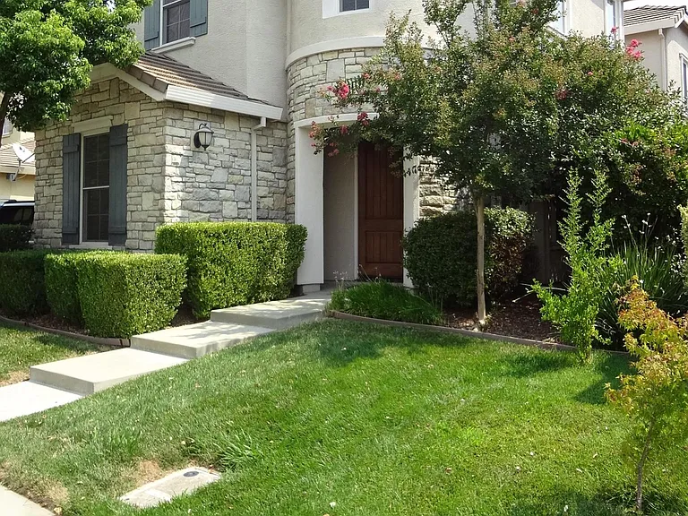 1123 Montague Ln — Photo 7