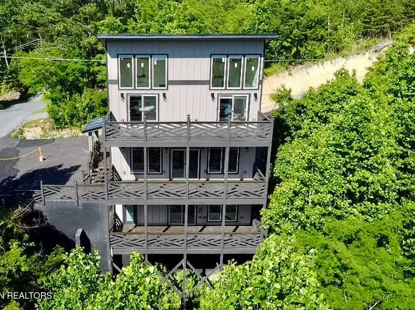 1924 Walker Trl, Pigeon Forge, TN 37876