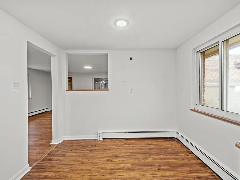 250 Vine St — Photo 16