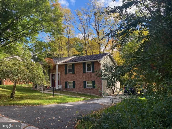 218 Forest Rd, Pottsville, PA 17901