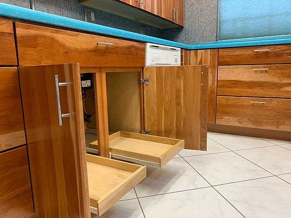Custom Kitchen Cabinets