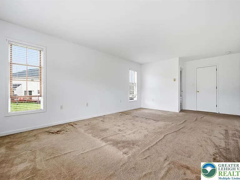 86 Northpark Dr E — Photo 50