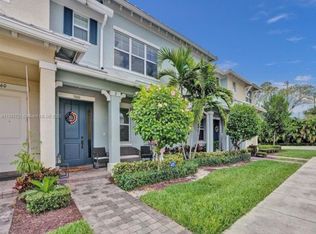 5060 Eucalyptus Dr, Hollywood, FL 33021