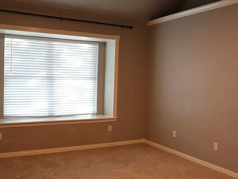 547 SW Rand Dr — Photo 8