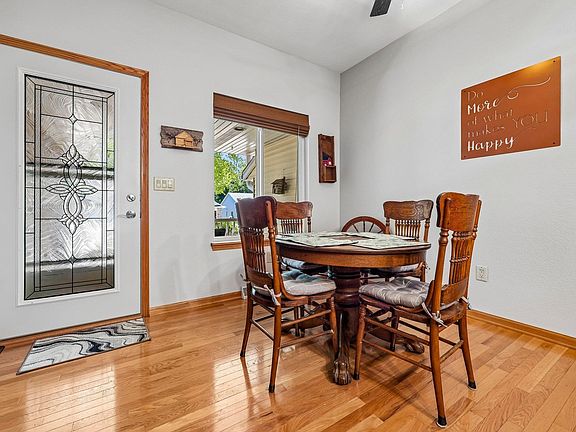 4th image of 323 Lauren Ln