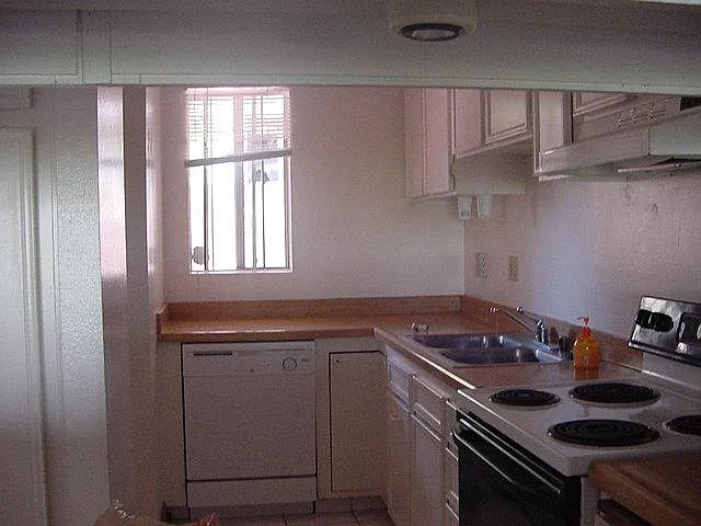 2 bed, 1.5 bath, 996 sqft, $2,800 — Photo 2