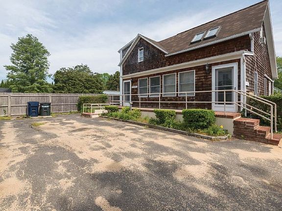2nd image of 7 Muchmore Ln