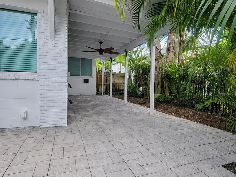 1415 SE 2nd St #3 — Photo 12
