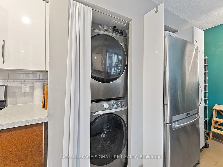 323 Richmond St E #412 — Photo 25