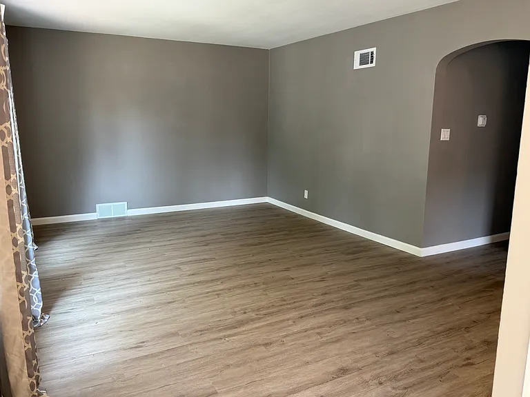 4554 N 49th St — Photo 3