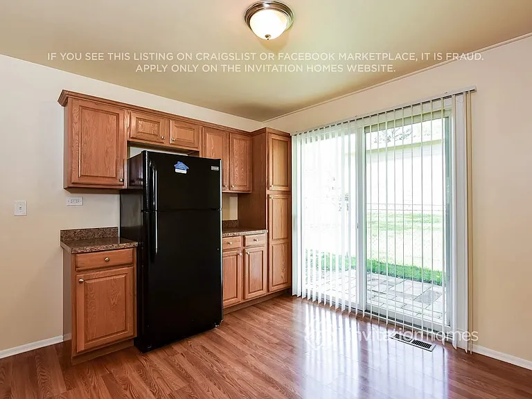 1571 Birch Ave — Photo 5