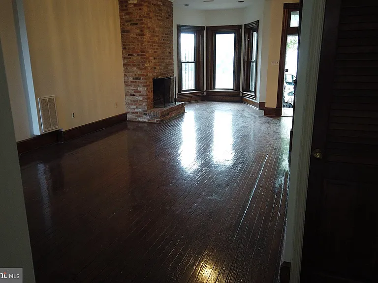 604 9th St NE #9 — Photo 2