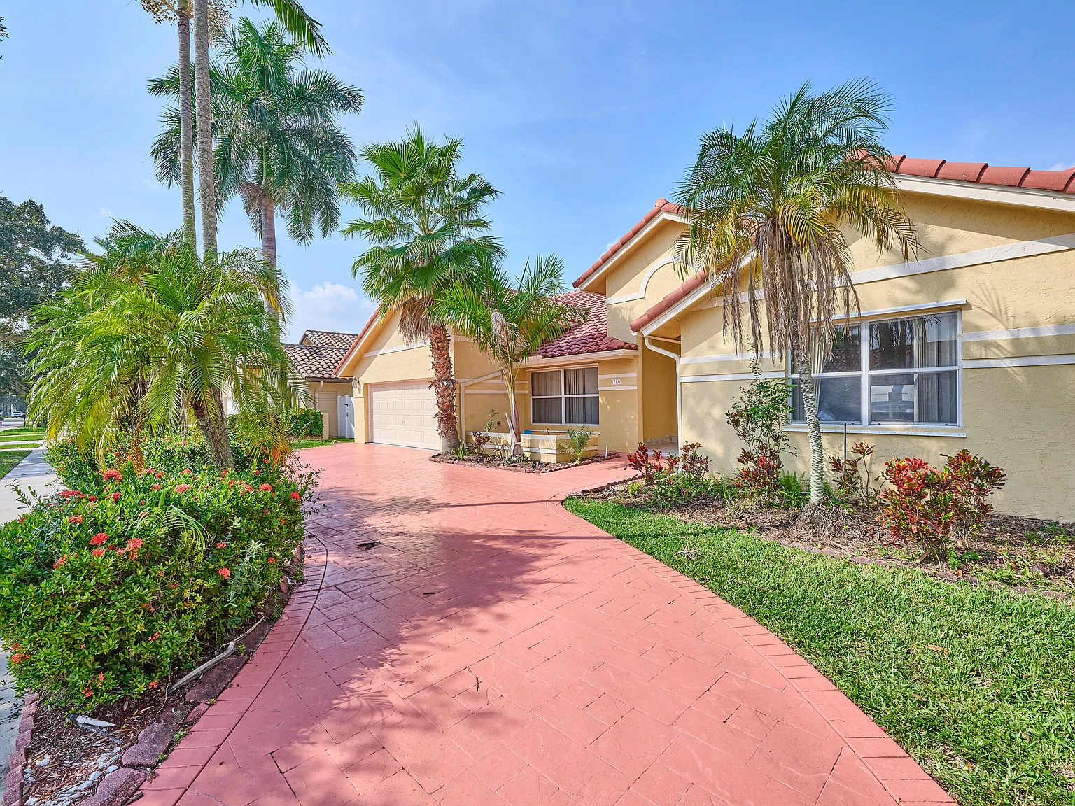 4 bed, 2.5 bath, 2839 sqft, $5,000 — Photo 2