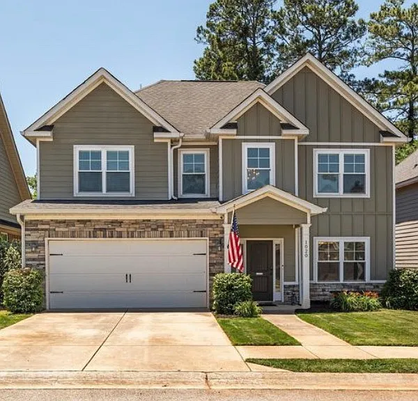 1020 Barrett Dr — Photo 1