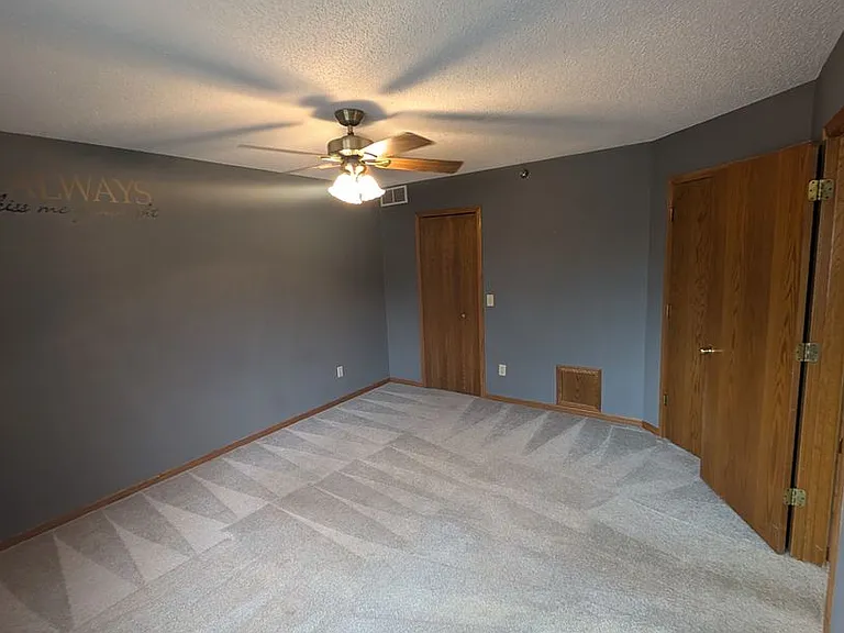 2583 Bedford Ct — Photo 12