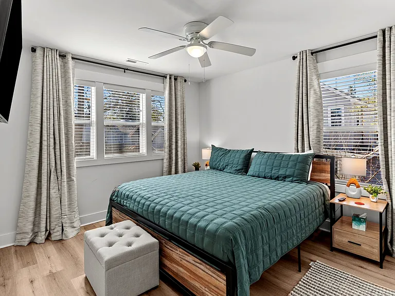 705 Brooks Aly — Photo 8