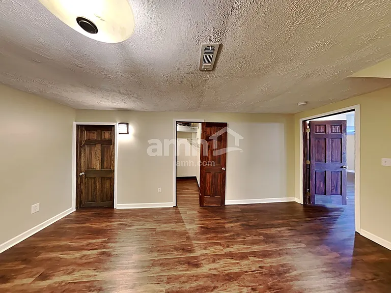 5469 Boucher Dr — Photo 16