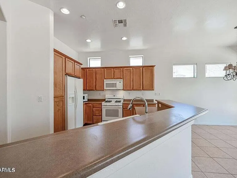 7585 E Balao Dr — Photo 9