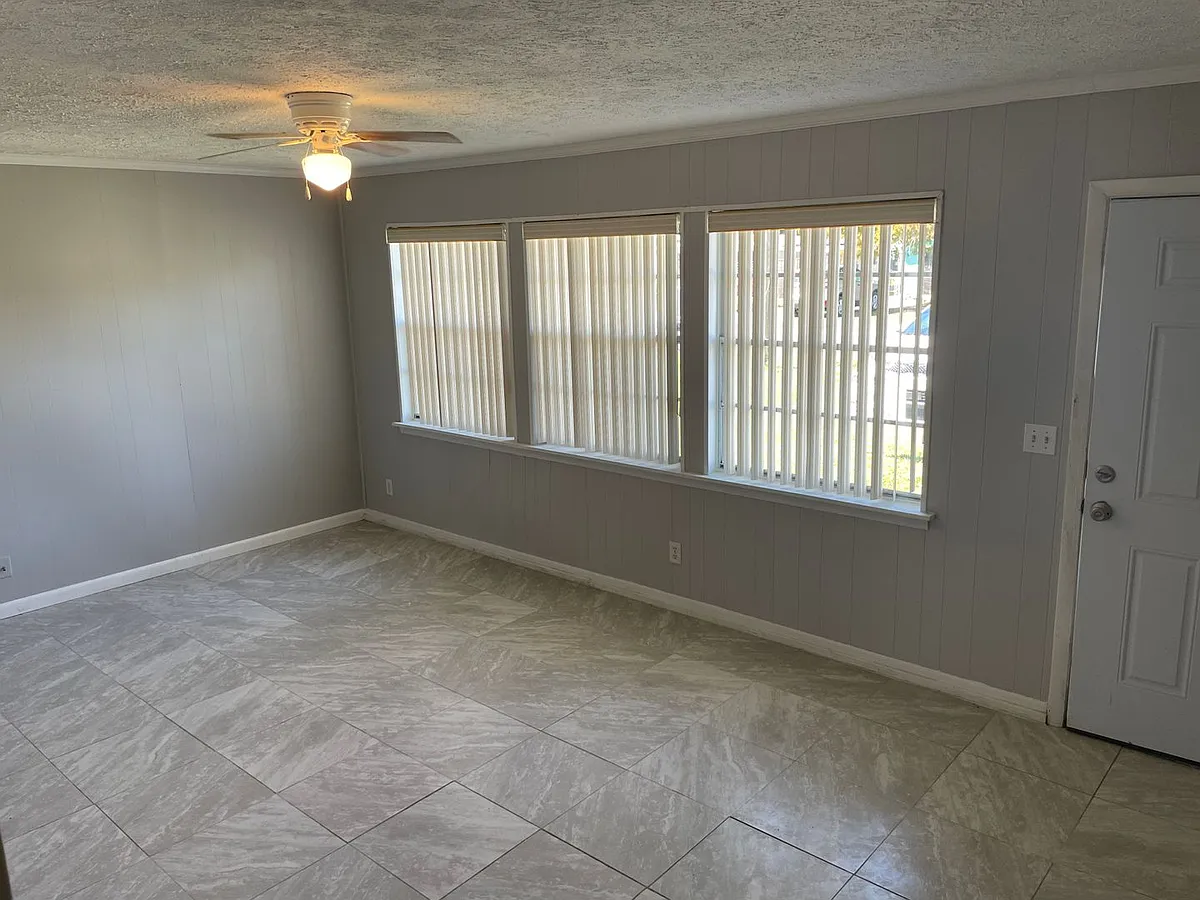 Building Photo - 1510 Clay Ave #A