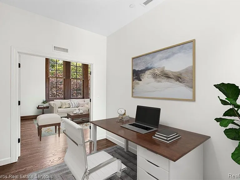 389 Saint Clair St #305 — Photo 7