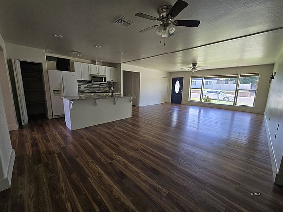 2nd image of 225 Date St