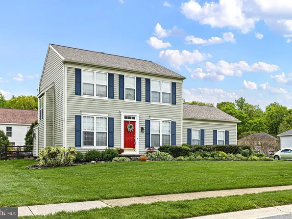 11 Buttonwood Ct, Newark, DE 19702