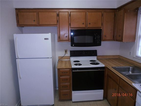 4th image of 10 Penn Cir APT B