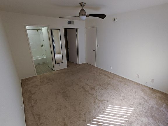 4th image of 2121 Beloit Ave #2