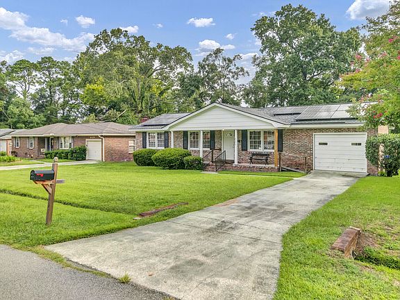 4th image of 4220 Oakridge Dr