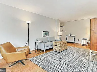 1 bed, 819 sqft, $2,200 — Photo 4