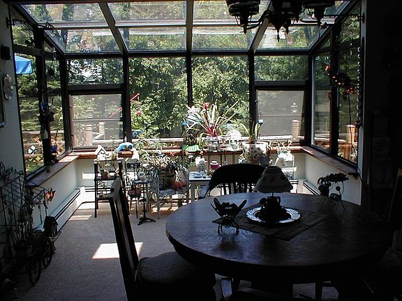 dining room with solarium