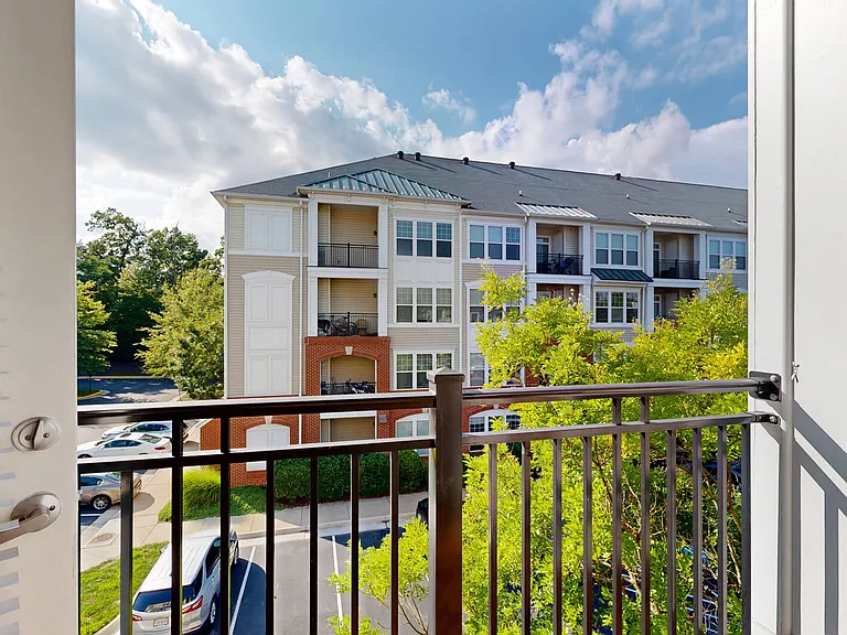 Signal Hill Apartment Homes — Photo 63