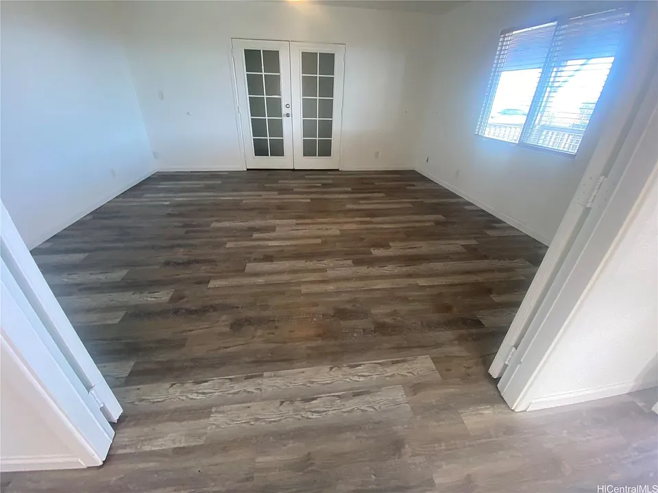 Huge family room light and airy