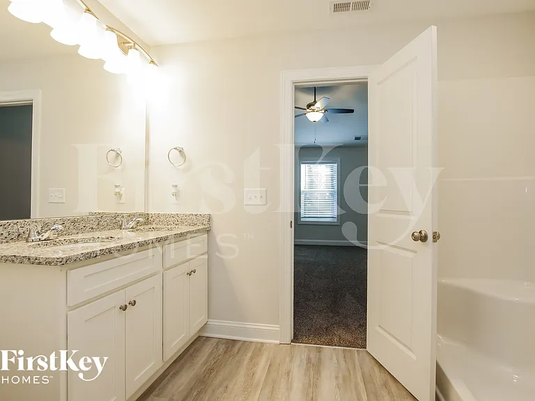 6631 Rockwell Blvd W — Photo 12