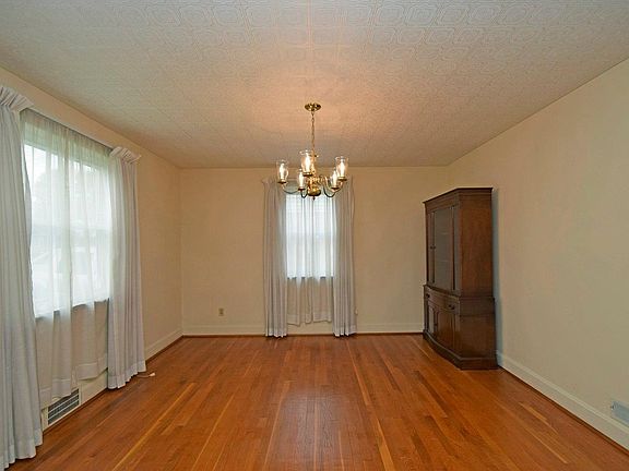 5th image of 5596 Surrey Ave