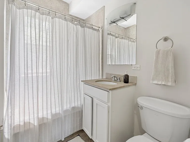 3042 W Diversey Ave #G — Photo 9