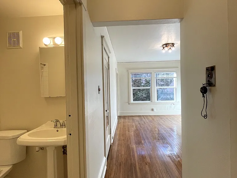 2949 SE Yamhill St #7 — Photo 7